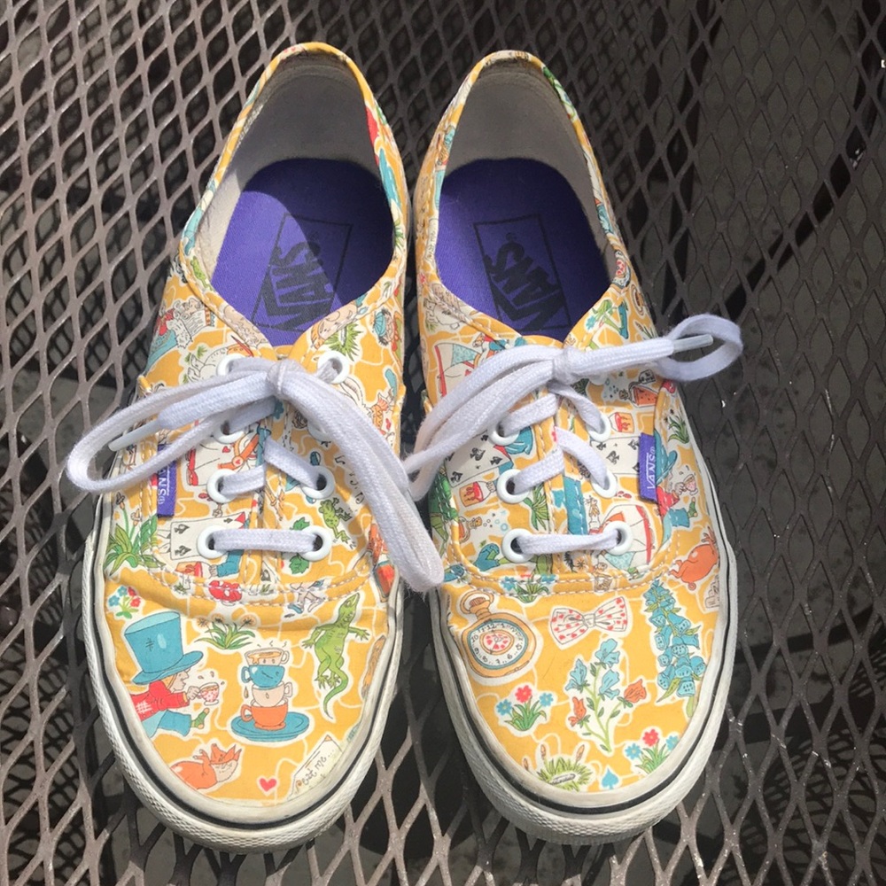 Alice in Wonderland Vans